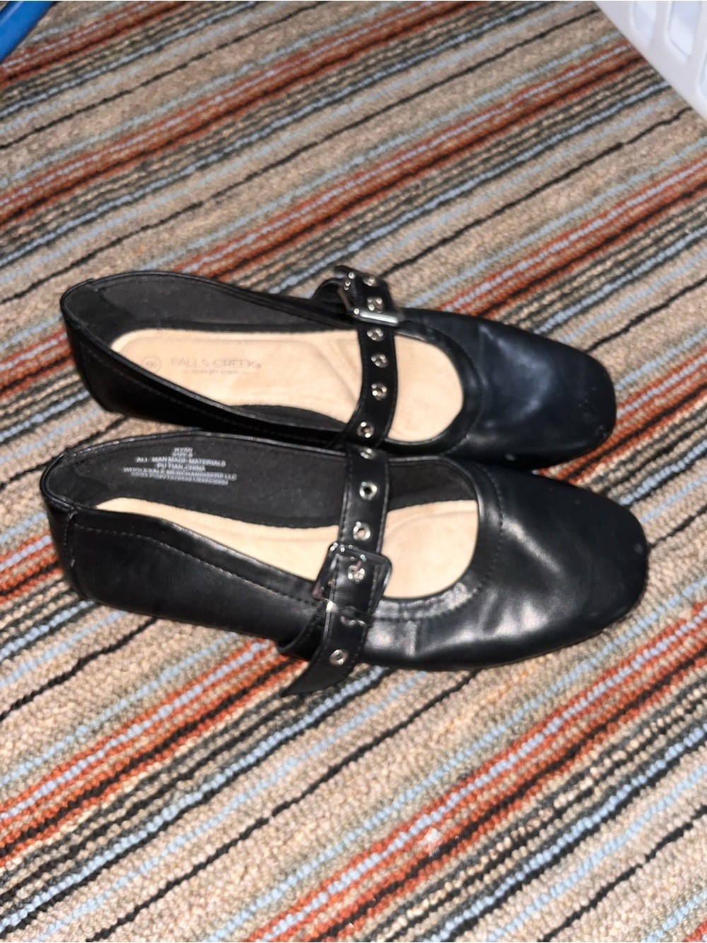 Women’s black flats